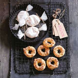 Mandelringe mit Marzipanbröseln Mandelringe mit Marzipanbröseln