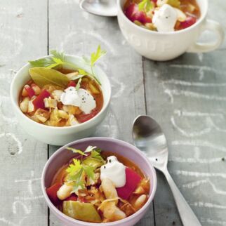 Paprika-Sauerkraut-Topf mit weißen Bohnen Paprika-Sauerkraut-Topf mit weißen Bohnen