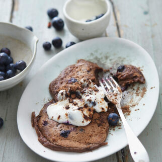 Carob-Pancakes mit Heidelbeeren Carob-Pancakes mit Heidelbeeren