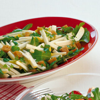 Grillspargel auf Kräutersalat Grillspargel auf Kräutersalat