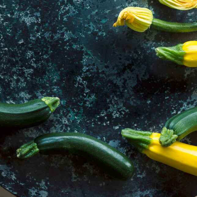 Zucchini mit Gemüsefüllung Rezept | Küchengötter