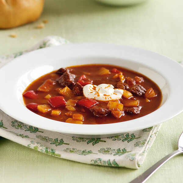 Gulaschsuppe mit Paprika Rezept | Küchengötter