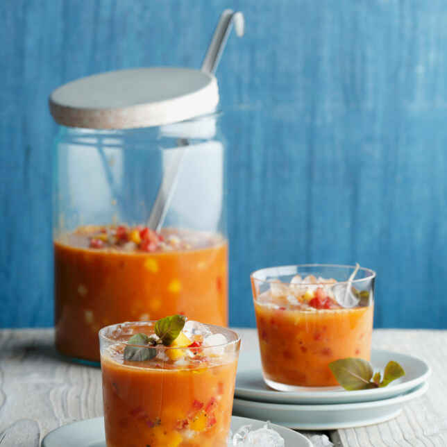 Klassische Gazpacho mit Chili Rezept | Küchengötter