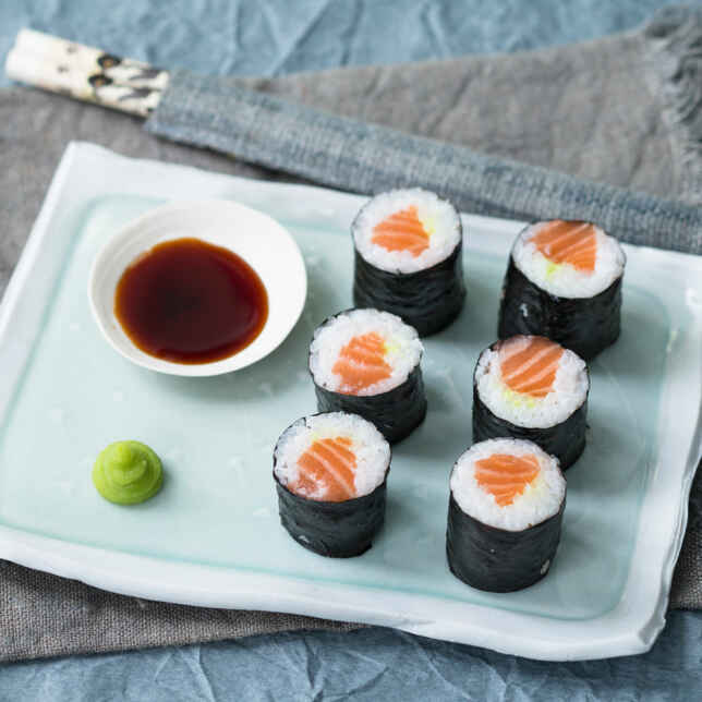 Ura-Maki mit Lachs und Spargel Rezept | Küchengötter