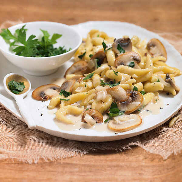 Spätzle mit Fleisch-Pilz-Sauce Rezept | Küchengötter