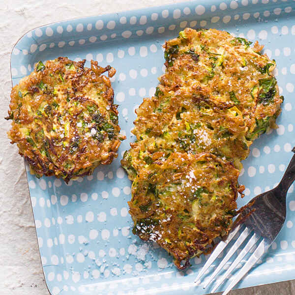 Junge Möhren mit Grünkernbratlingen Rezept | Küchengötter