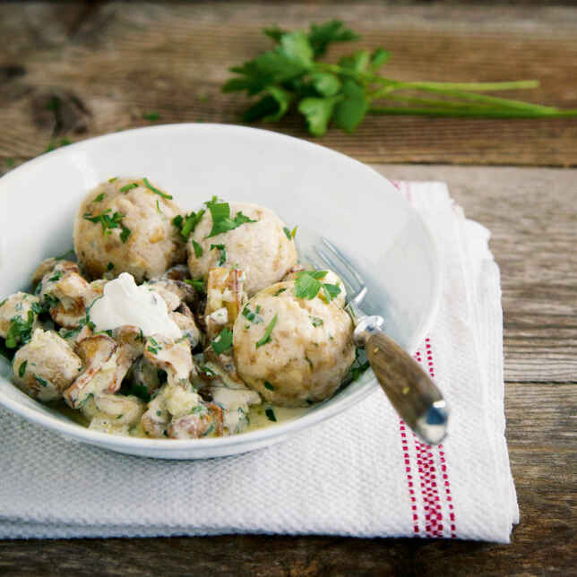 Semmelknödel mit Pilzragout Rezept | Küchengötter