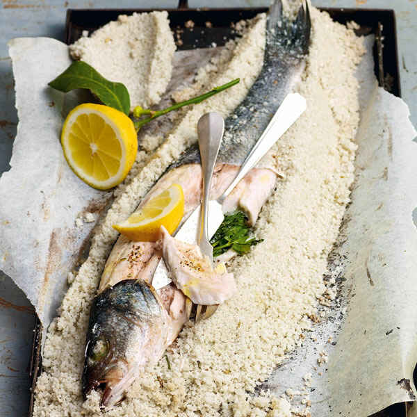 Loup de mer en croûte de sel - Wolfsbarsch in der Salzkruste Rezept ...