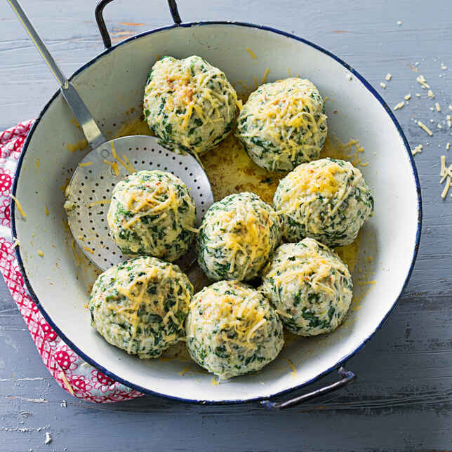 Spinatknödel mit Parmesan Rezept | Küchengötter