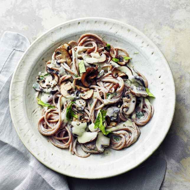 Spaghetti mit Rucola und schwarzen Oliven Rezept | Küchengötter