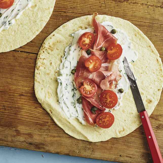 Thunfisch-Wrap-Fladen mit Tomaten und Spinat Rezept | Küchengötter