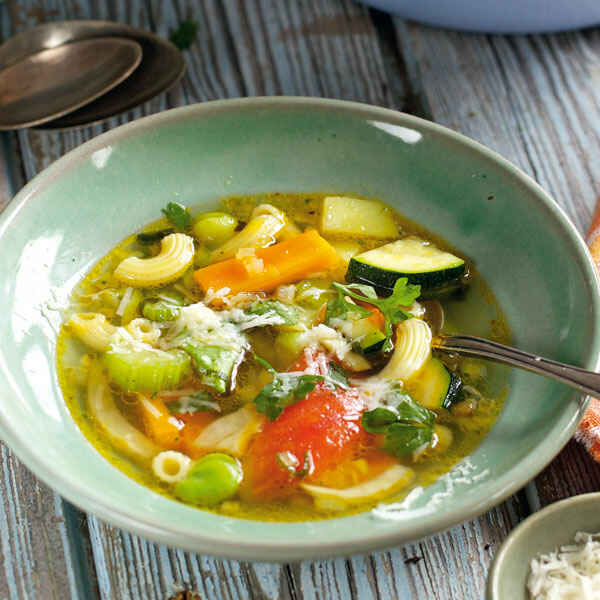 Gemüsesuppe mit Klößchen Rezept | Küchengötter