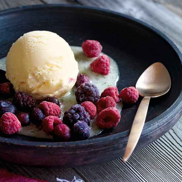 Zimtparfait mit Rotweinzwetschgen Rezept | Küchengötter