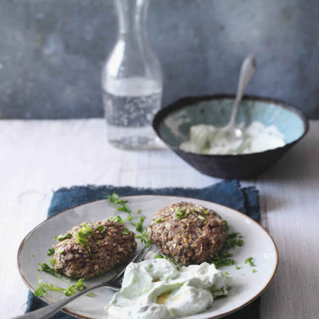 Joghurt-Avocado-Dip mit vielen Kräutern Rezept | Küchengötter