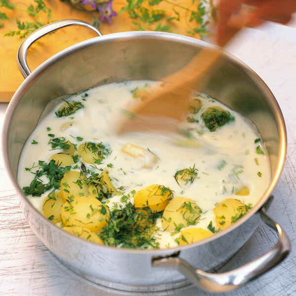 Eier mit grüner Kräutersauce Rezept | Küchengötter