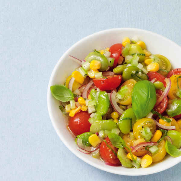 Dicke-Bohnen-Salat mit Pinienkernen Rezept | Küchengötter