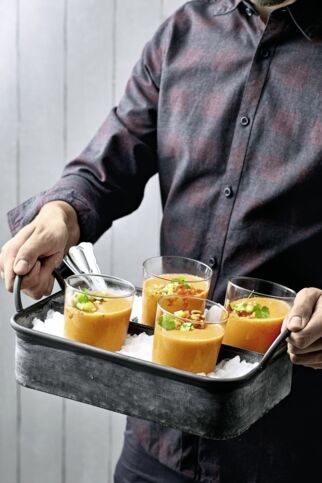 Roter Gazpacho mit Cantaloupe-Melone Roter Gazpacho mit Cantaloupe-Melone