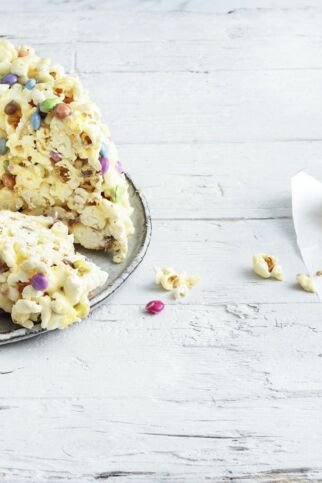 Popcorn-Cake mit Schokolinsen Popcorn-Cake mit Schokolinsen