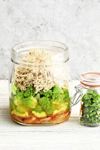 Kokossuppe mit Mie-Nudeln Kokossuppe mit Mie-Nudeln