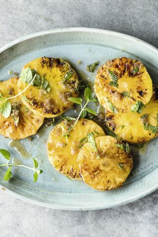Ananas mit Minzzucker Ananas mit Minzzucker