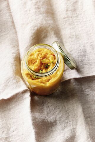 Aprikosenaufstrich mit Süßkartoffeln und Pistazien Aprikosenaufstrich mit Süßkartoffeln und Pistazien