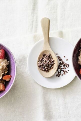 Walnussporridge-Erdbeeren Walnussporridge-Erdbeeren