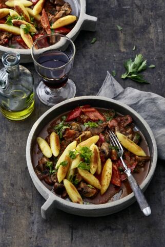 Pilzgulasch mit Schupfnudeln Pilzgulasch mit Schupfnudeln