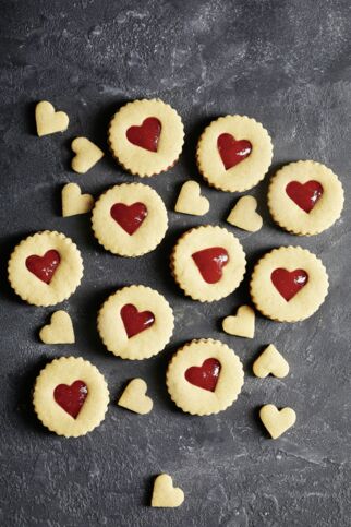 Ausstecher mit Fruchtfüllung Ausstecher mit Fruchtfüllung