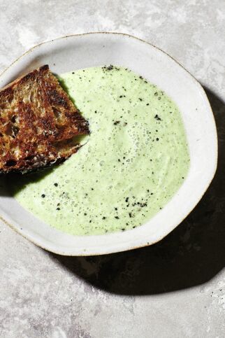 Kalte Skyr-Gurken-Suppe Kalte Skyr-Gurken-Suppe