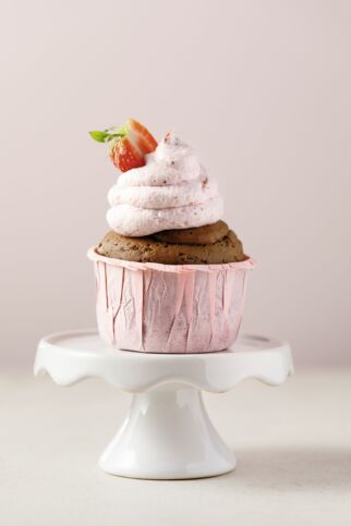 Schokoladencupcakes mit Erdbeer-Creme-Frosting Schokoladencupcakes mit Erdbeer-Creme-Frosting