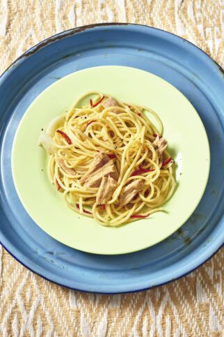 Spaghetti aglio e olio mit Thunfisch Spaghetti aglio e olio mit Thunfisch