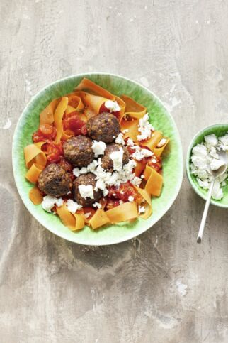 Gemüsenudel-Bowl mit Linsen-Hackbällchen Gemüsenudel-Bowl mit Linsen-Hackbällchen