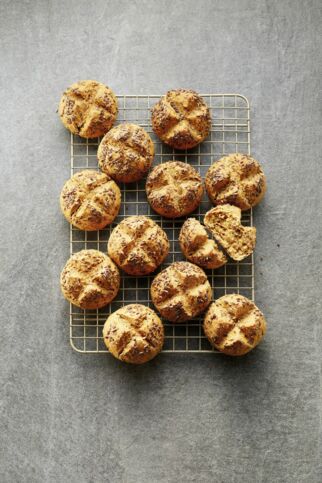 Blitz-Möhren-Brötchen mit Leinsamen Blitz-Möhren-Brötchen mit Leinsamen