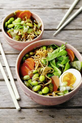 Asiasuppe mit Edamame und Ei Asiasuppe mit Edamame und Ei