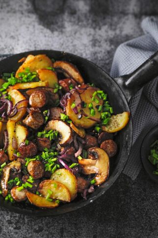 Bratwurst-Gröstl mit Pilzen Bratwurst-Gröstl mit Pilzen