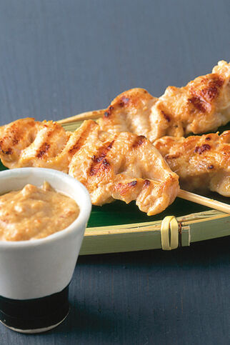 Hähnchen-Saté mit Erdnuss-Dip Hähnchen-Saté mit Erdnuss-Dip