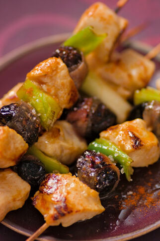 Hähnchen-Pflaumen-Spieße Hähnchen-Pflaumen-Spieße