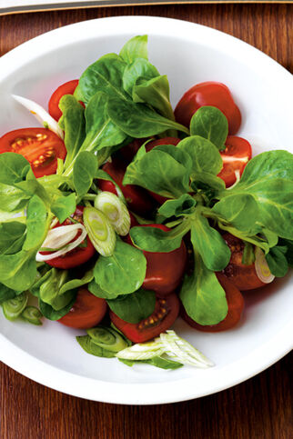 Feldsalat und Tomaten mit Thunfischdressing Feldsalat und Tomaten mit Thunfischdressing