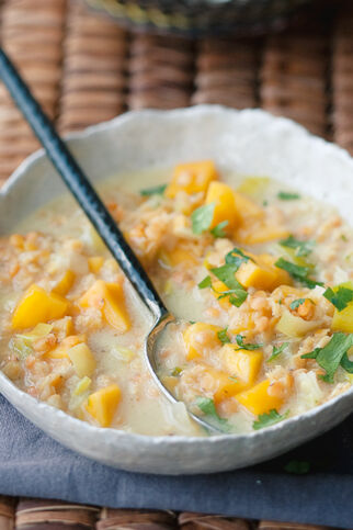 Rote Linsensuppe mit Mango Rote Linsensuppe mit Mango