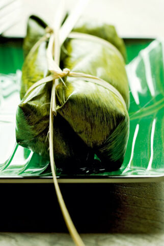 Süße Klebreispäckchen mit Bananen (Khao Thom Mad) Süße Klebreispäckchen mit Bananen (Khao Thom Mad)