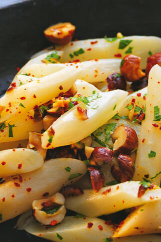 Schwarzwurzeln in Chili-Nuss-Butter Schwarzwurzeln in Chili-Nuss-Butter