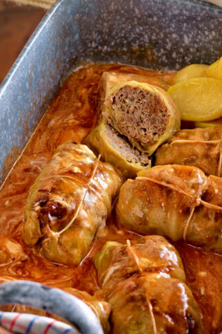 Kohlrouladen mit Hack-Sauerkraut-Füllung Kohlrouladen mit Hack-Sauerkraut-Füllung