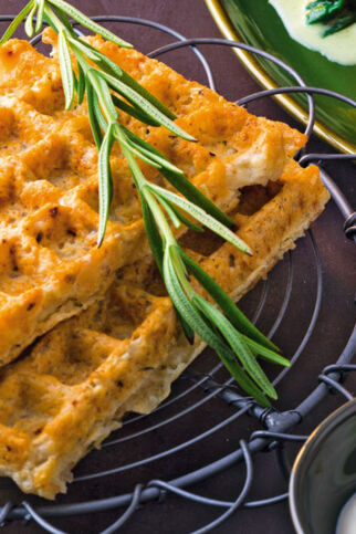 Kartoffelwaffeln mit Meerrettich-Quark Kartoffelwaffeln mit Meerrettich-Quark