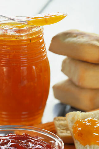 Traditionelle Aprikosenkonfitüre Traditionelle Aprikosenkonfitüre