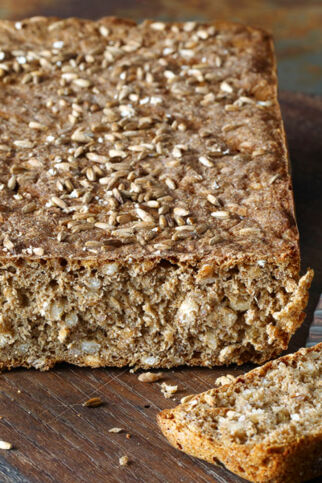 Kernige Brotzeitlaibe Kernige Brotzeitlaibe