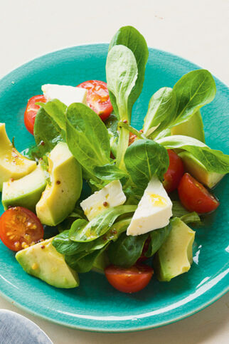 Feldsalat mit Avocado und Tomaten Feldsalat mit Avocado und Tomaten