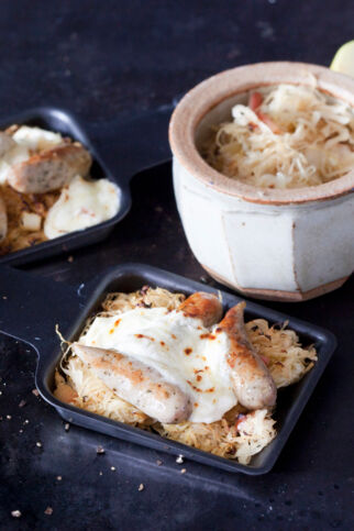 Krautpfännchen mit Rostbratwurst Krautpfännchen mit Rostbratwurst