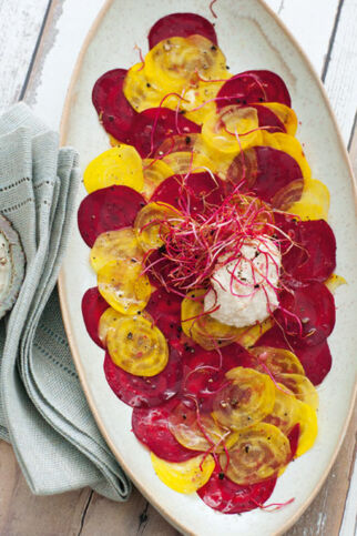 Carpaccio von roter und gelber Bete mit Cashewmus Carpaccio von roter und gelber Bete mit Cashewmus