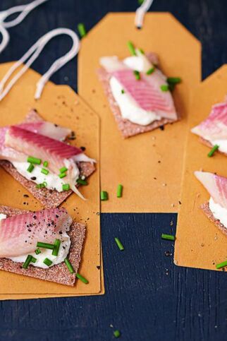 Forelle auf Roggen-Knäcke Forelle auf Roggen-Knäcke