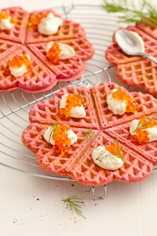 Rote-Bete-Waffeln mit Meerrettichschmand Rote-Bete-Waffeln mit Meerrettichschmand